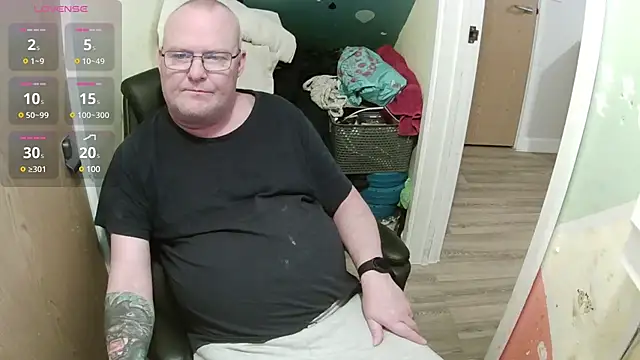 Snapshot of FriendlyDave chatting on 03/04/25, 07:01 FriendlyDave online show from 03/04/25, 07:01