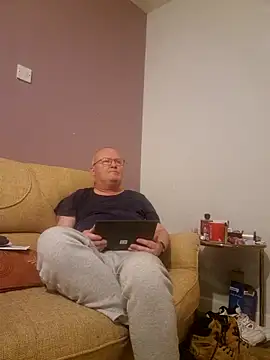 Snapshot of FriendlyDave chatting on 03/04/25, 10:05 FriendlyDave online show from 03/04/25, 10:05