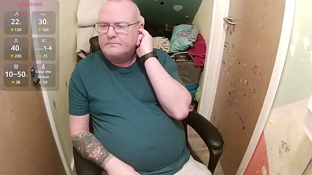 Snapshot of FriendlyDave chatting on 03/05/25, 10:11 FriendlyDave online show from 03/05/25, 10:11