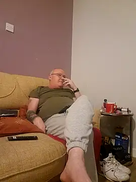 Snapshot of FriendlyDave chatting on 03/05/25, 09:15 FriendlyDave online show from 03/05/25, 09:15