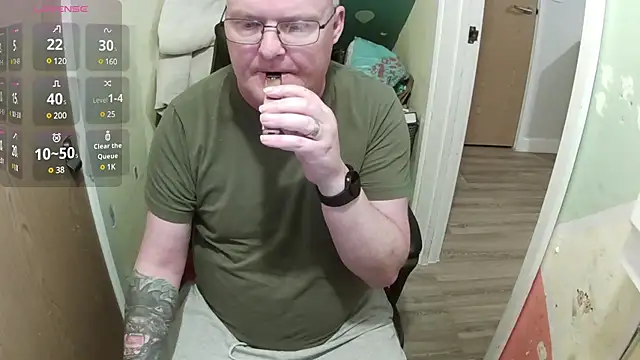 Snapshot of FriendlyDave chatting on 03/06/25, 07:32 FriendlyDave online show from 03/06/25, 07:32