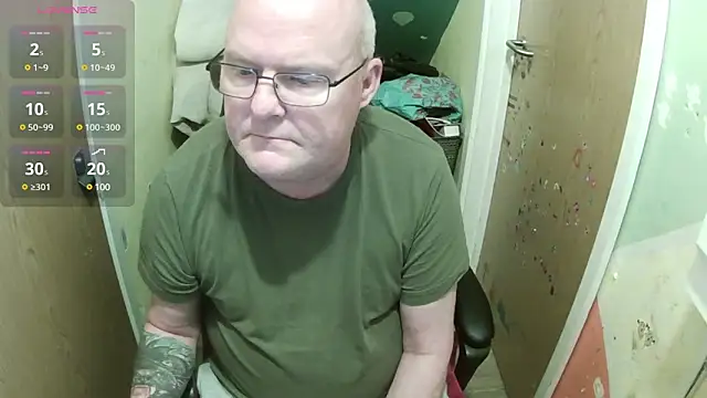 Snapshot of FriendlyDave chatting on 03/07/25, 05:49 FriendlyDave online show from 03/07/25, 05:49