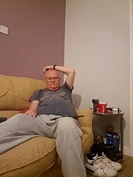 Snapshot of FriendlyDave chatting on 03/08/25, 10:34 FriendlyDave online show from 03/08/25, 10:34