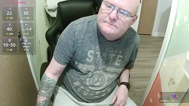 Snapshot of FriendlyDave chatting on 03/09/25, 06:43 FriendlyDave online show from 03/09/25, 06:43