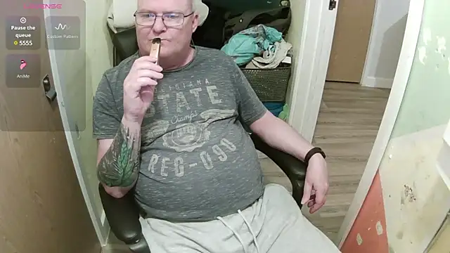 Snapshot of FriendlyDave chatting on 03/10/25, 06:56 FriendlyDave online show from 03/10/25, 06:56