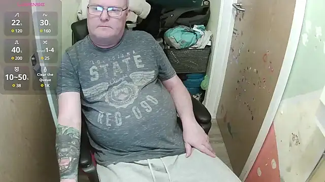 Snapshot of FriendlyDave chatting on 03/11/25, 04:40 FriendlyDave online show from 03/11/25, 04:40