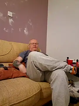 Snapshot of FriendlyDave chatting on 03/12/25, 10:28 FriendlyDave online show from 03/12/25, 10:28