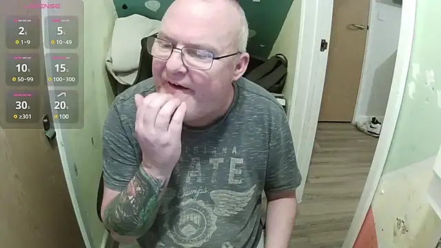 Snapshot of FriendlyDave chatting on 03/13/25, 06:56 FriendlyDave online show from 03/13/25, 06:56