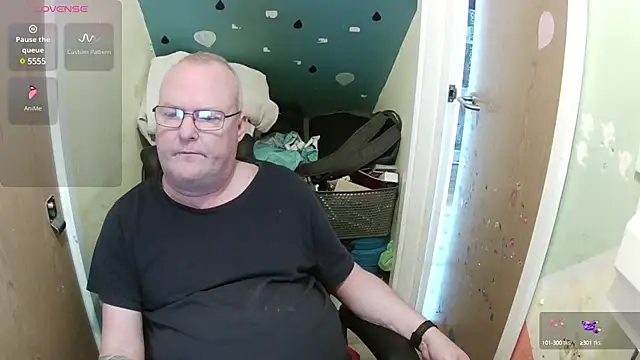 Snapshot of FriendlyDave chatting on 03/18/25, 08:58 FriendlyDave online show from 03/18/25, 08:58