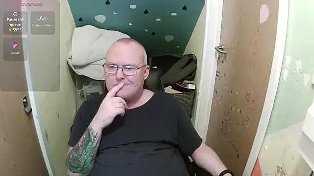 Snapshot of FriendlyDave chatting on 03/18/25, 06:48 FriendlyDave online show from 03/18/25, 06:48