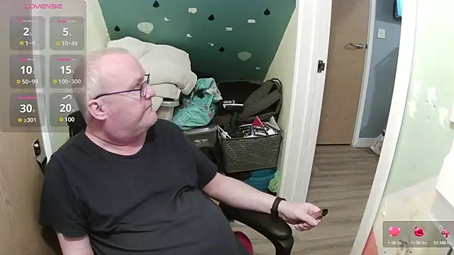 Snapshot of FriendlyDave chatting on 03/19/25, 06:55 FriendlyDave online show from 03/19/25, 06:55