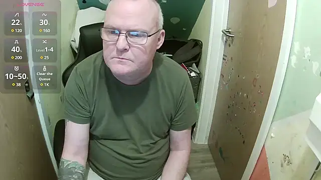 Snapshot of FriendlyDave chatting on 03/22/25, 01:41 FriendlyDave online show from 03/22/25, 01:41