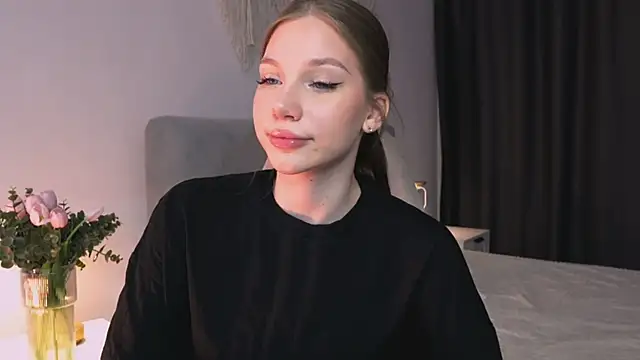 Snapshot of MiaKeler chatting on 04/04/26, 09:01 MiaKeler online show from 04/04/26, 09:01