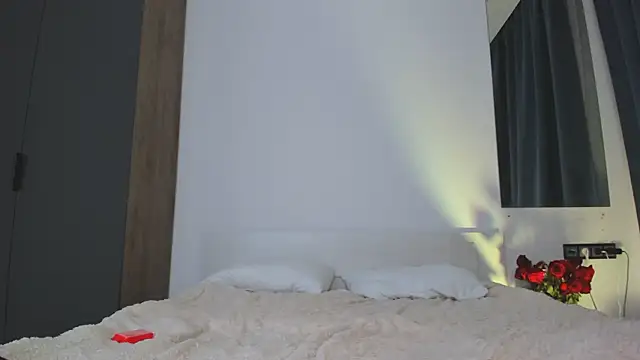 Snapshot of MiaKeler chatting on 04/24/26, 09:39 MiaKeler online show from 04/24/26, 09:39