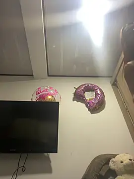 jesica  simpson online show from 12/21/24, 11:45