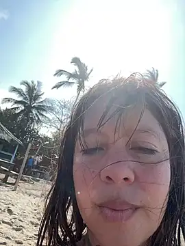 Snapshot of Bruja_lu chatting on 02/25/25, 07:47 Bruja lu online show from 02/25/25, 07:47