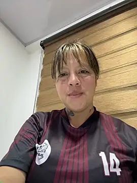 Snapshot of Bruja_lu chatting on 03/11/25, 04:21 Bruja lu online show from 03/11/25, 04:21