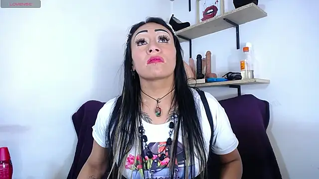 Snapshot of luna_sofia69 chatting on 02/05/25, 02:16 luna sofia69 online show from 02/05/25, 02:16