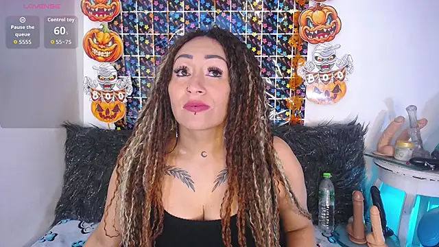 Snapshot of luna_sofia69 chatting on 10/25/25, 12:13 luna sofia69 online show from 10/25/25, 12:13