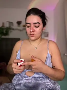 Snapshot of Lia_flowers chatting on 01/11/25, 11:24 Lia flowers online show from 01/11/25, 11:24