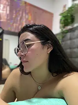 Snapshot of Lia_flowers chatting on 01/12/25, 05:34 Lia flowers online show from 01/12/25, 05:34