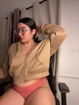 Snapshot of Lia_flowers chatting on 01/25/25, 01:21 Lia flowers online show from 01/25/25, 01:21