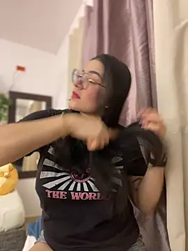 Snapshot of Lia_flowers chatting on 02/14/25, 12:41 Lia flowers online show from 02/14/25, 12:41