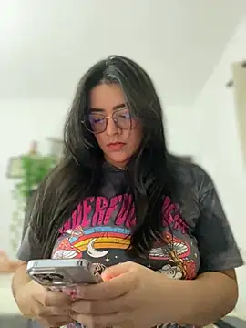 Snapshot of Lia_flowers chatting on 02/21/25, 11:43 Lia flowers online show from 02/21/25, 11:43