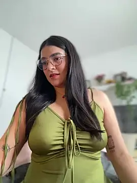 Snapshot of Lia_flowers chatting on 02/23/25, 08:33 Lia flowers online show from 02/23/25, 08:33