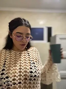 Snapshot of Lia_flowers chatting on 02/28/25, 05:26 Lia flowers online show from 02/28/25, 05:26