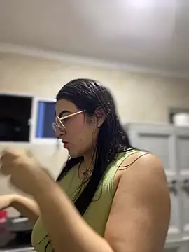 Snapshot of Lia_flowers chatting on 03/08/25, 12:00 Lia flowers online show from 03/08/25, 12:00