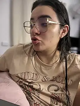 Snapshot of Lia_flowers chatting on 03/15/25, 02:14 Lia flowers online show from 03/15/25, 02:14