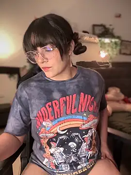 Snapshot of Lia_flowers chatting on 09/27/25, 12:48 Lia flowers online show from 09/27/25, 12:48