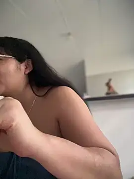 Snapshot of Lia_flowers chatting on 10/25/25, 10:04 Lia flowers online show from 10/25/25, 10:04