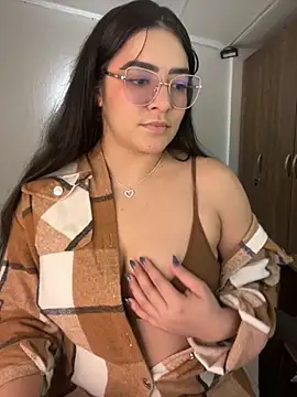 Snapshot of Lia_flowers chatting on 11/22/25, 01:15 Lia flowers online show from 11/22/25, 01:15