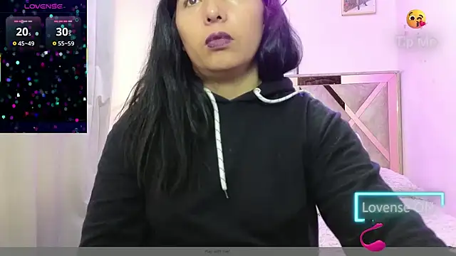Snapshot of Mariana_collins99 chatting on 10/16/25, 12:17 Mariana collins99 online show from 10/16/25, 12:17