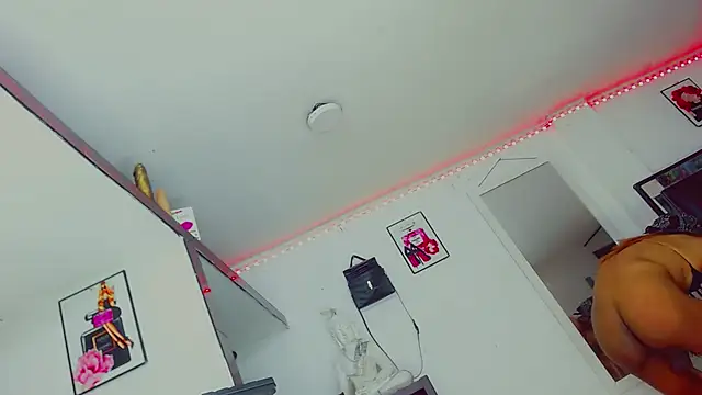 Snapshot of candy_kendall chatting on 10/30/25, 08:49 candy kendall online show from 10/30/25, 08:49