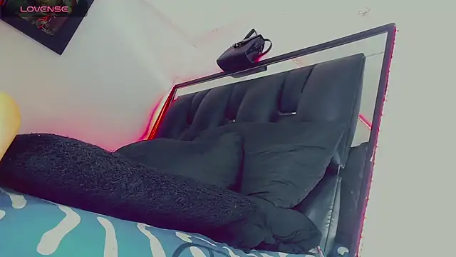 Snapshot of candy_kendall chatting on 04/23/26, 08:13 candy kendall online show from 04/23/26, 08:13