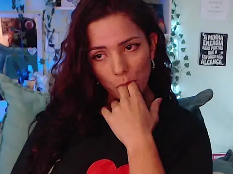 Snapshot of BeellyDance chatting on 09/24/25, 03:37 BeellyDance online show from 09/24/25, 03:37