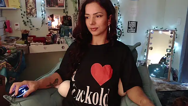 Snapshot of BeellyDance chatting on 09/25/25, 07:50 BeellyDance online show from 09/25/25, 07:50