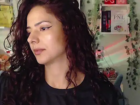 Snapshot of BeellyDance chatting on 09/29/25, 06:57 BeellyDance online show from 09/29/25, 06:57