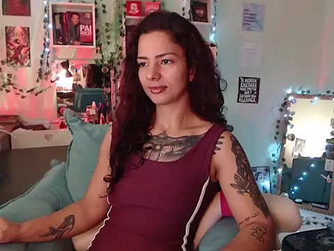 Snapshot of BeellyDance chatting on 10/04/25, 10:35 BeellyDance online show from 10/04/25, 10:35