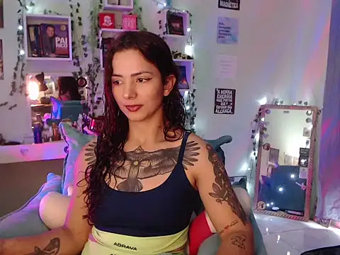 Snapshot of BeellyDance chatting on 10/08/25, 05:43 BeellyDance online show from 10/08/25, 05:43