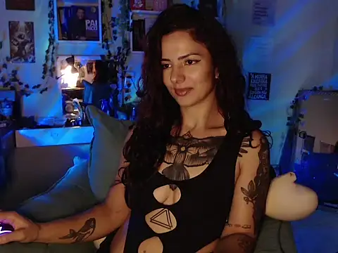 Snapshot of BeellyDance chatting on 10/09/25, 07:45 BeellyDance online show from 10/09/25, 07:45