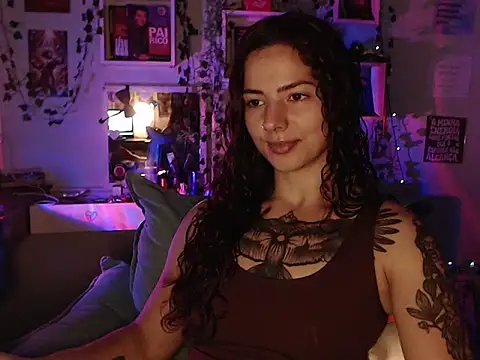 Snapshot of BeellyDance chatting on 10/20/25, 08:09 BeellyDance online show from 10/20/25, 08:09