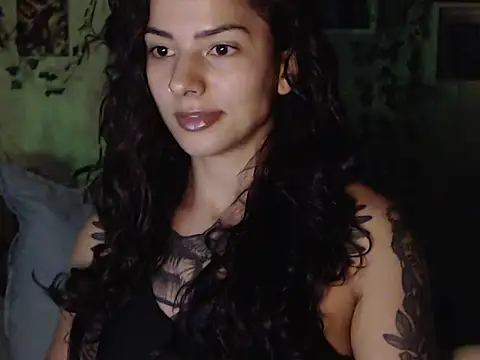 Snapshot of BeellyDance chatting on 10/24/25, 12:08 BeellyDance online show from 10/24/25, 12:08