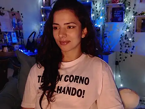 Snapshot of BeellyDance chatting on 10/29/25, 11:56 BeellyDance online show from 10/29/25, 11:56