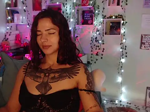 Snapshot of BeellyDance chatting on 10/30/25, 02:18 BeellyDance online show from 10/30/25, 02:18