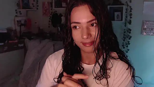 Snapshot of BeellyDance chatting on 04/01/26, 07:00 BeellyDance online show from 04/01/26, 07:00