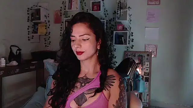 Snapshot of BeellyDance chatting on 04/21/26, 02:01 BeellyDance online show from 04/21/26, 02:01